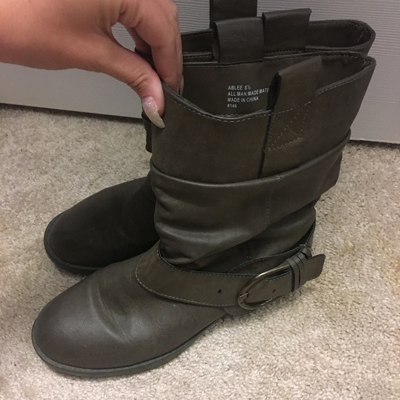 Grey buckle boots - Picture 3 of 3